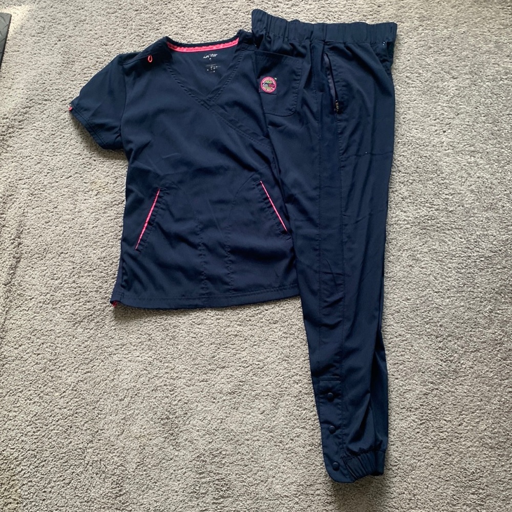 Koi scrubs